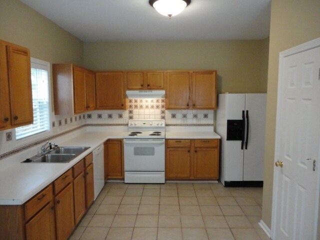Building Photo - 2601 Trailwood Hills Drive