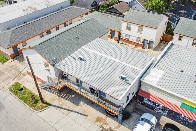 Building Photo - 5320 Polk St