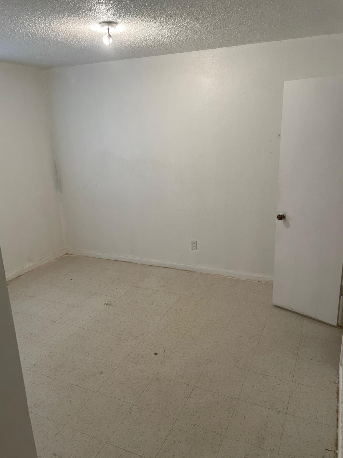 Building Photo - 1300 N Walnut Ave