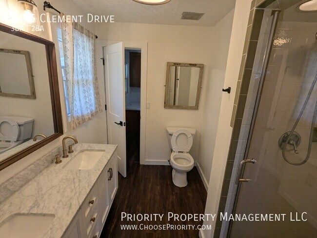 Building Photo - 3145 Clement Dr