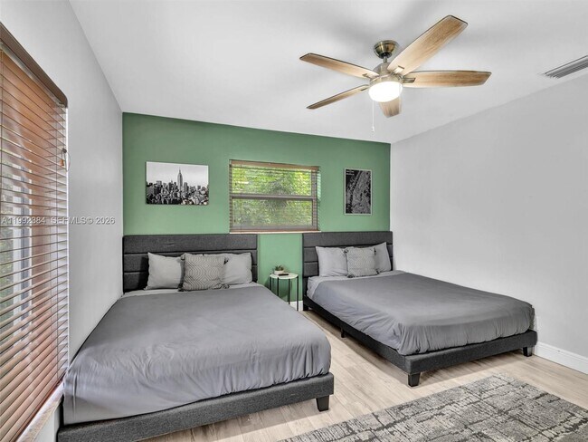 Building Photo - 413 Tamarind Dr