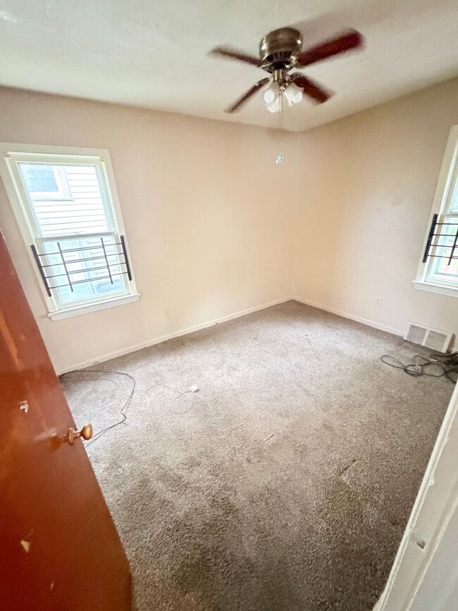 Building Photo - 2bd Single Cash Pay/Section 8
