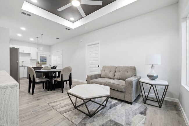 Building Photo - 1600 Clinton St