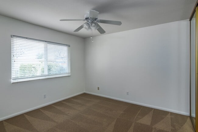Building Photo - In the heart of Westlake Village this sing...