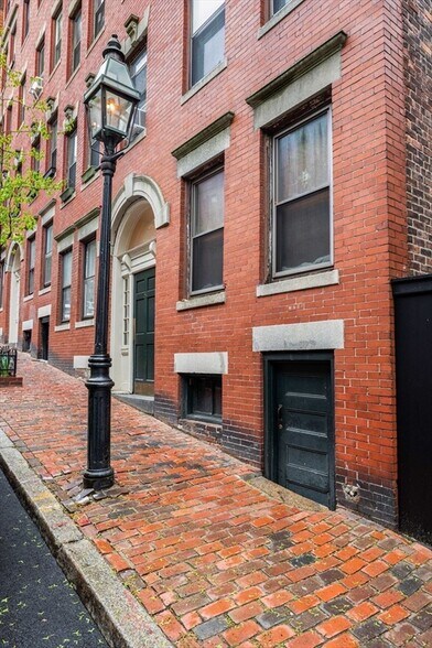 Building Photo - 31 Irving St