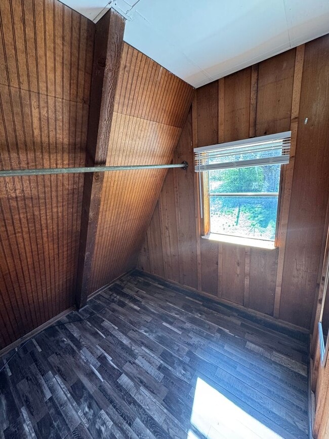 Building Photo - 3938 Cloverdale Rd