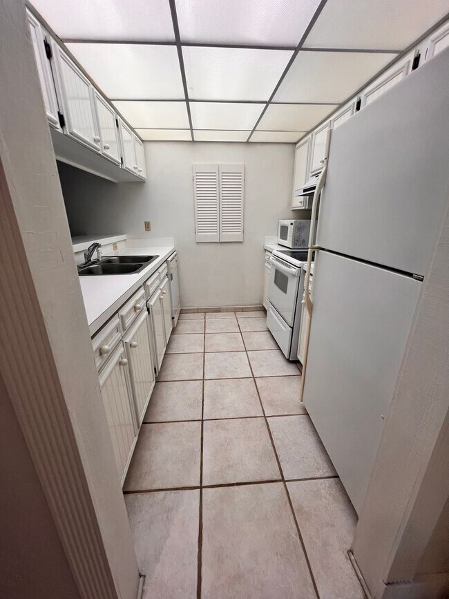 Building Photo - 602 Olde Camelot Cir