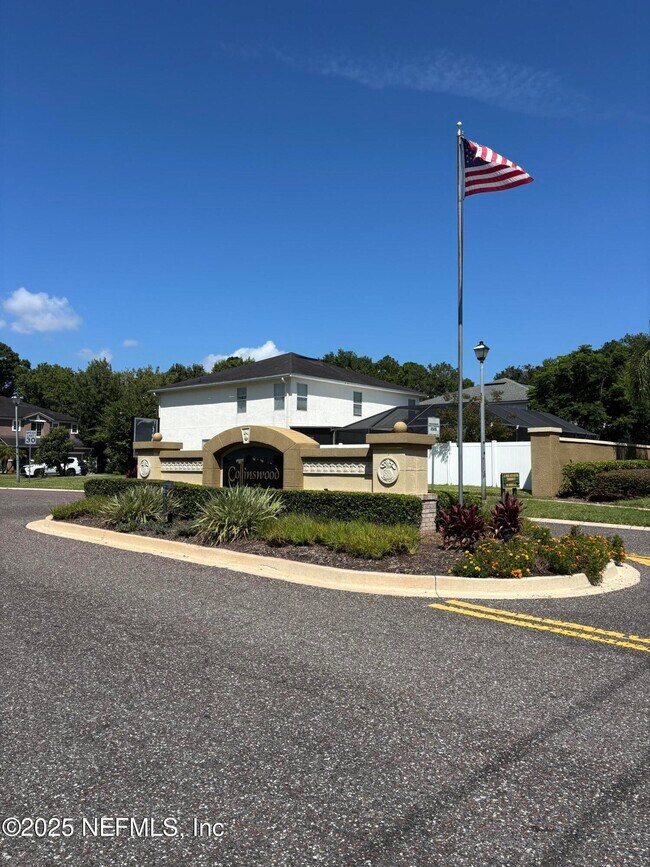 Building Photo - 872 Collinswood Dr