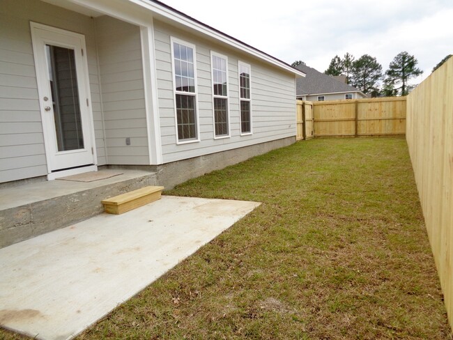 Building Photo - A RARE FIND! 4/2 Near I75 4 Bedroom 2 Bath...