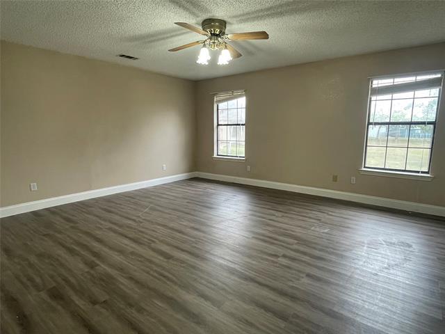 Building Photo - 2111 Meadowview Dr