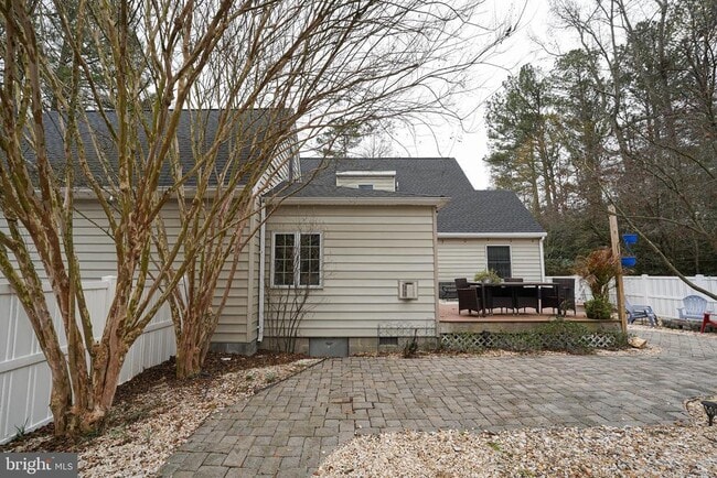 Building Photo - 3727 Village Trail