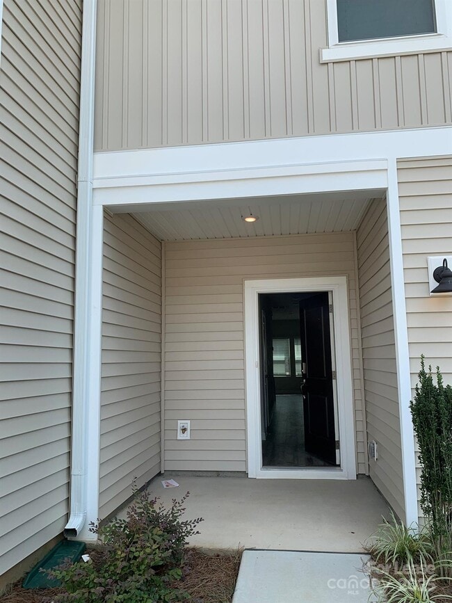 Building Photo - 2316 Belterra Dr