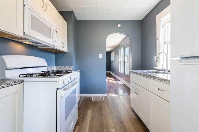 Building Photo - Spacious 2 bedroom/1 bathroom House in Council Bluffs, IA