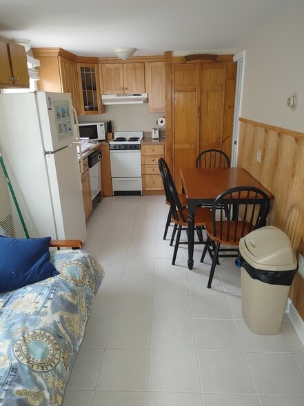 Kitchenette - 8 Highland Ave