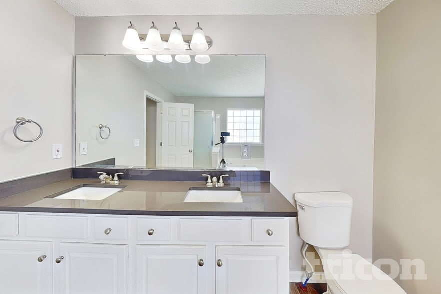 Building Photo - 2208 Ballingarry Dr