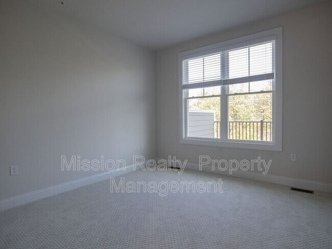 Building Photo - 1724 Old Brick Rd