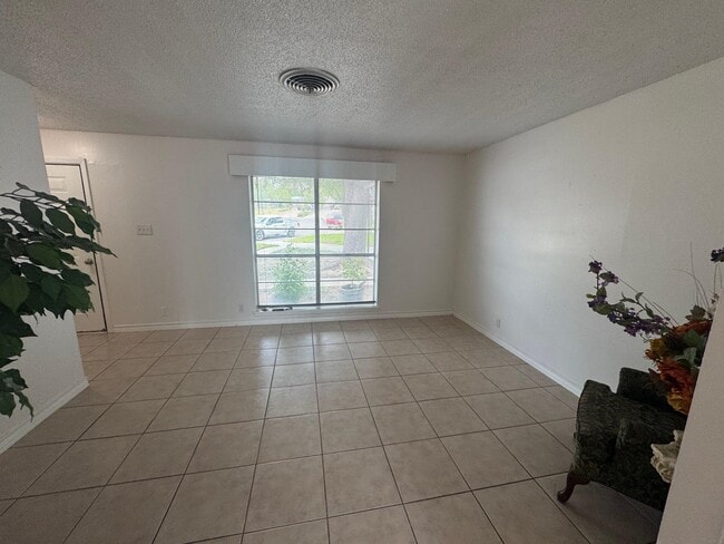 Building Photo - 304 Richmond Ct