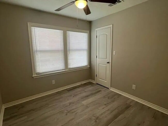 Building Photo - 5120 River Ridge Ln