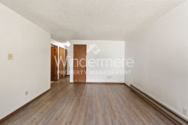 Building Photo - 816 W Cleveland Ave