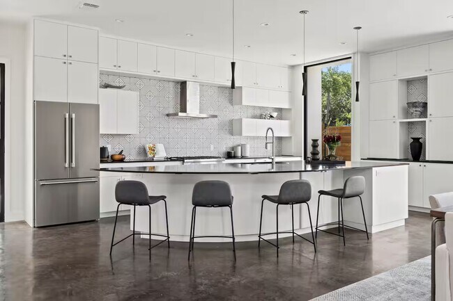 Building Photo - 2109 Barton Hills Dr