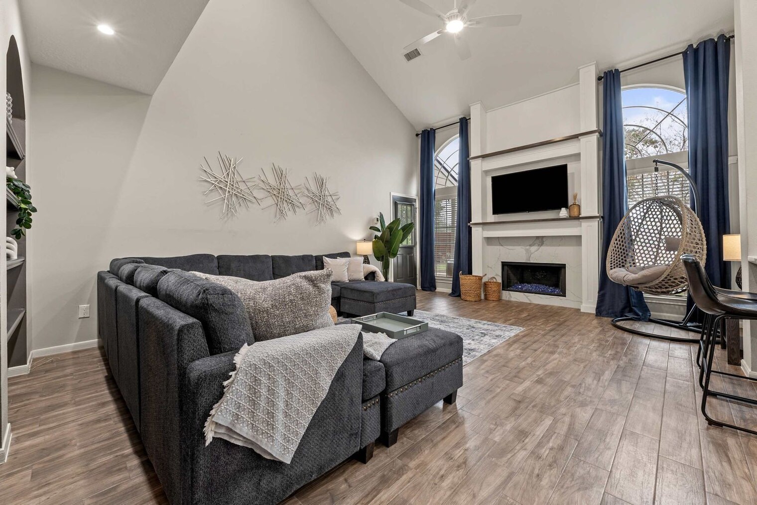 Building Photo - 1905 Navajo Dr