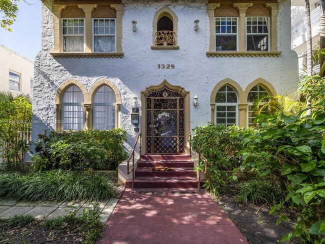 Building Photo - 1528 Drexel Ave