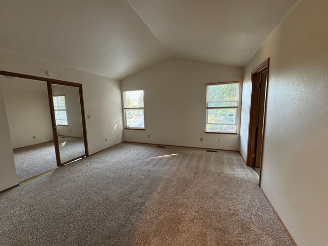 Building Photo - HEART OF SILVERDALE - 4BED 3 BATH HOME