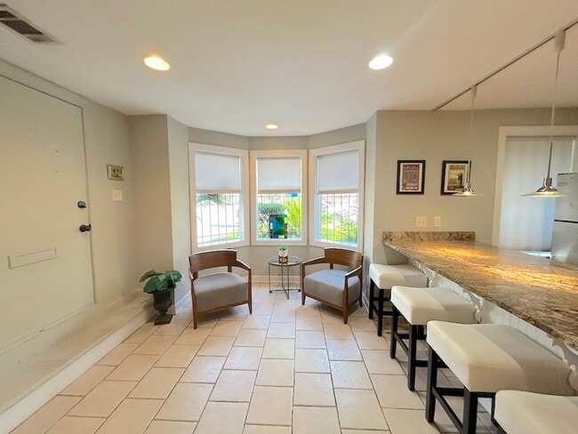 Building Photo - 2 BED | 1 BATH | VICTORIAN DISTRICT