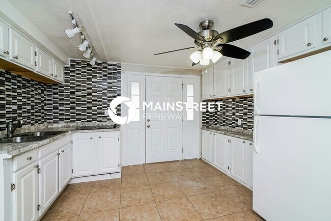 Building Photo - 3 Bedroom Pet-Friendly Home in LOUISVILLE,...