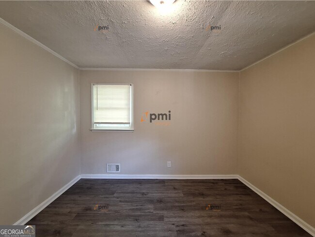 Building Photo - 4384 Westside Dr
