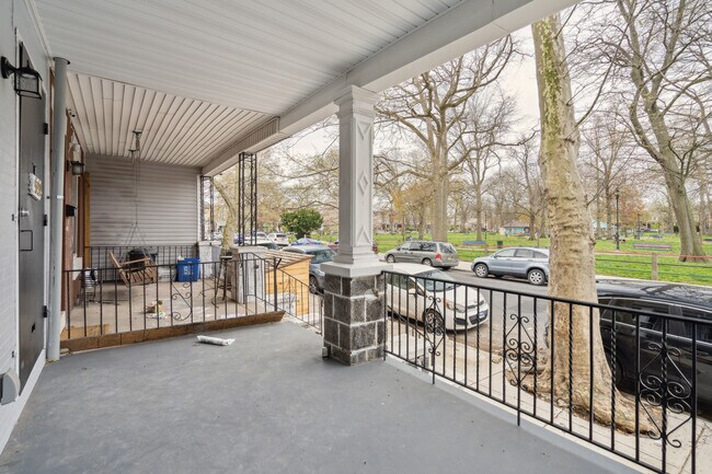 Building Photo - 5139 Pine St