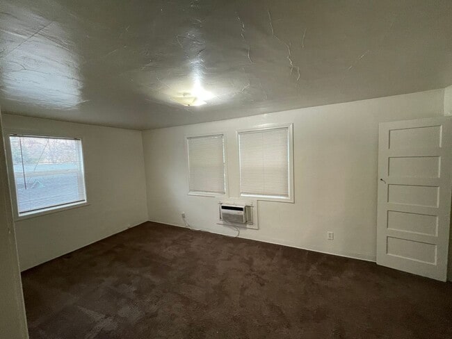 Building Photo - 840 E Brown Ave