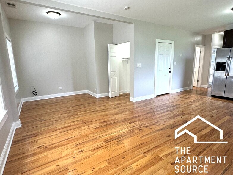 Building Photo - 3904 W Armitage Ave