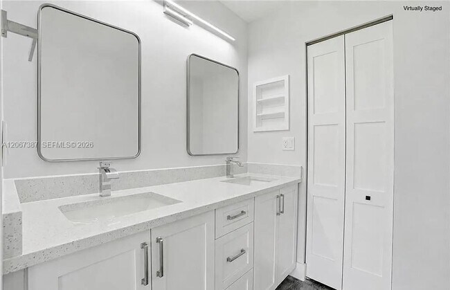 Building Photo - 1085 Forest Lakes Dr