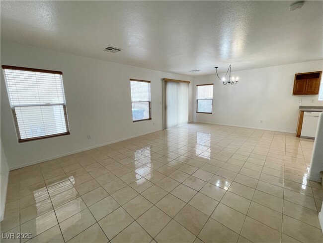 Building Photo - 1245 Orchard View St
