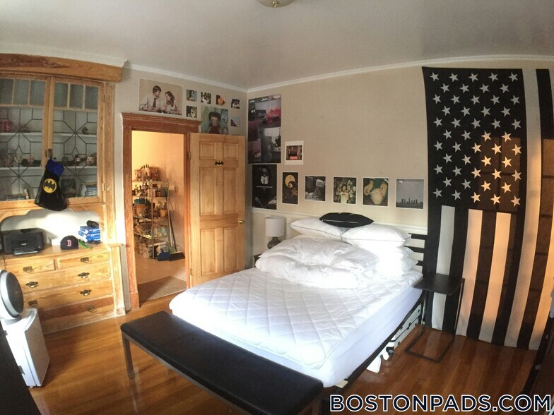 Building Photo - 157 Thorndike St