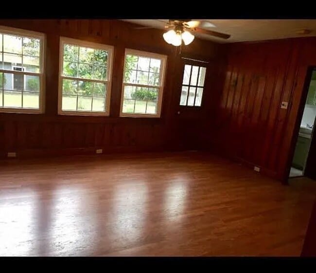 Building Photo - 94 Main St