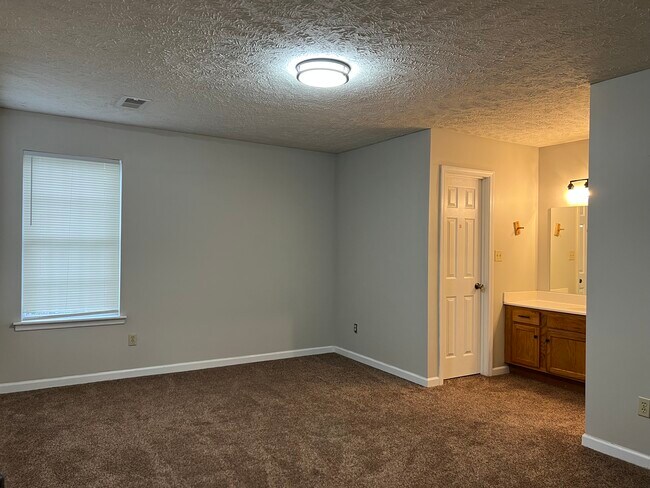 Building Photo - 28 Collinwood Cove