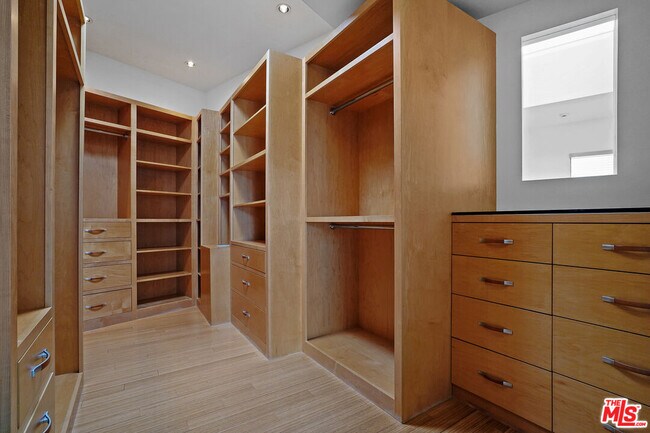 Building Photo - 8735 Dorrington Ave