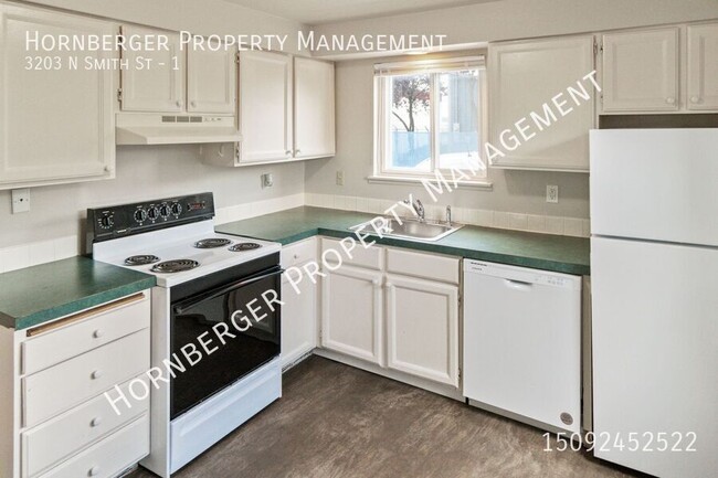 Building Photo - Spacious 2 Bed 1 Bath Apartment on The Nor...