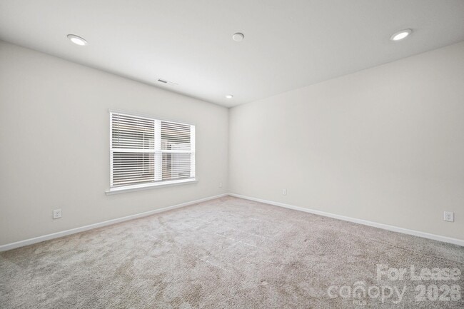 Building Photo - 410 Kenwood Vw