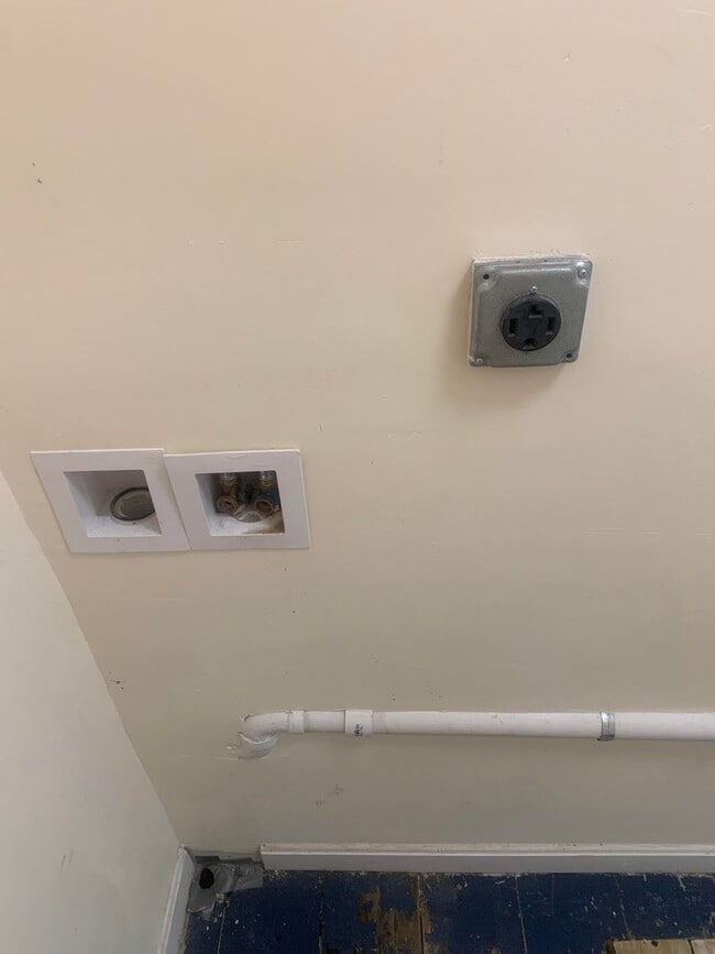 Building Photo - 30 Hemans St