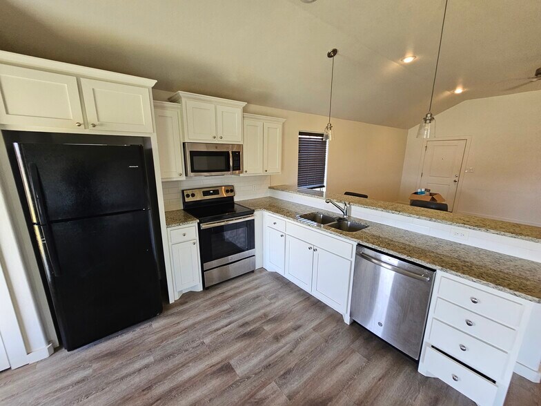 Building Photo - 1710 100th St