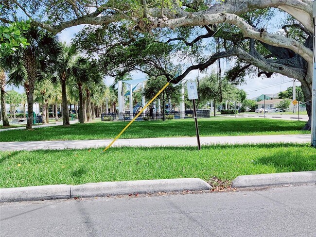 Building Photo - 805 NW 3rd Terrace