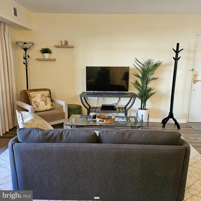 Primary Photo - 304 Forbes St