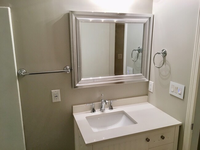 Building Photo - 1205 Ogilvie Dr NE