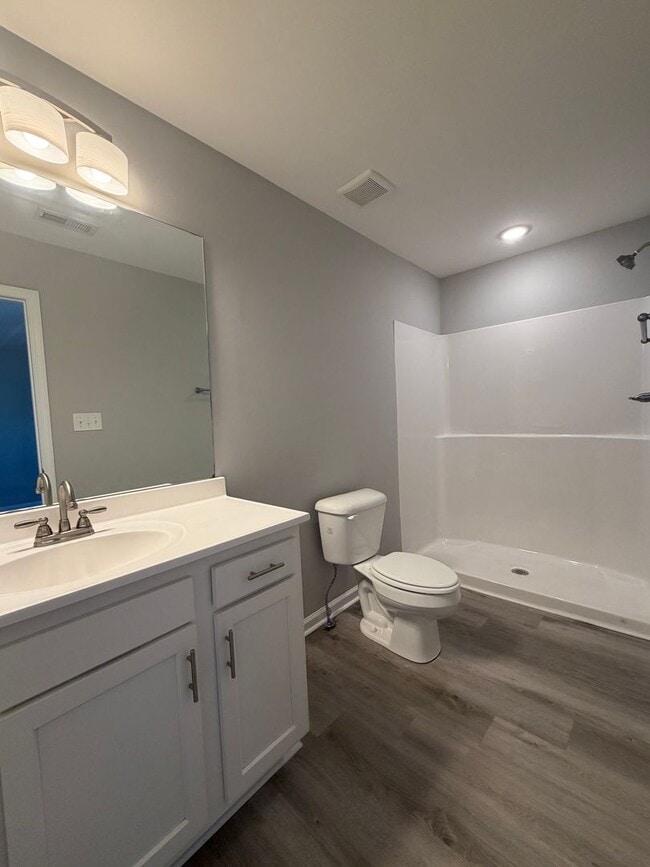 Building Photo - Find Your Fresh Start This Spring! Move in for $700, No rent until April!