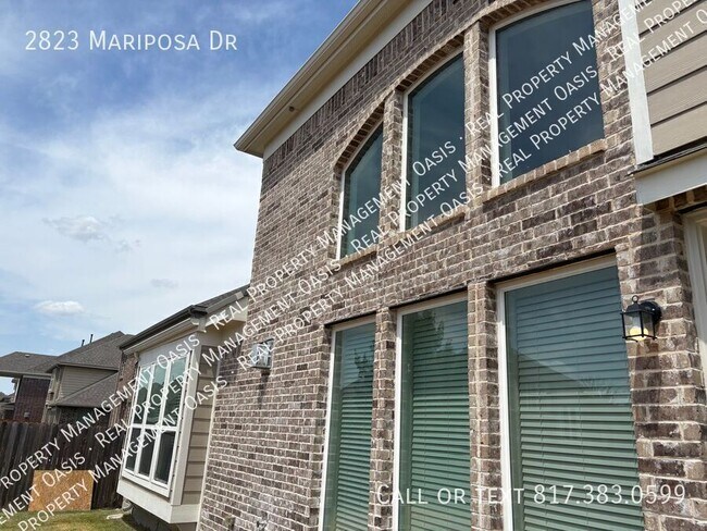 Building Photo - 2823 Mariposa Dr