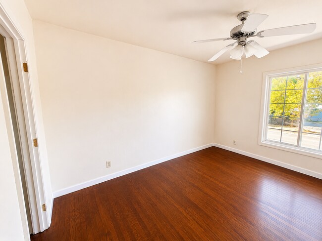 Building Photo - 540 El Camino Ave