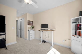Building Photo - 3 Bedroom 2.5 Bath home in Azalea Square